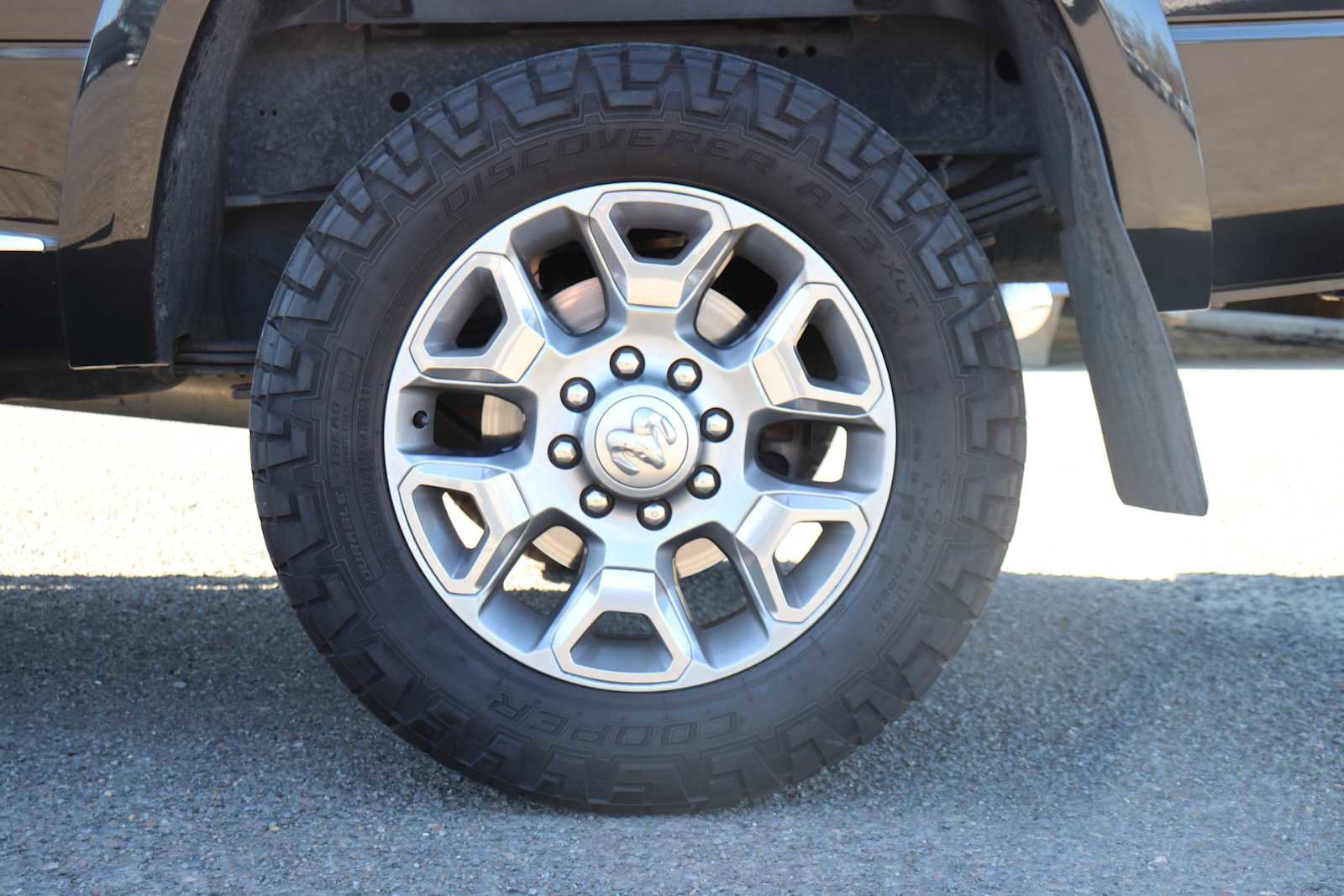 Used 2018 RAM 3500 Laramie Longhorn image 9