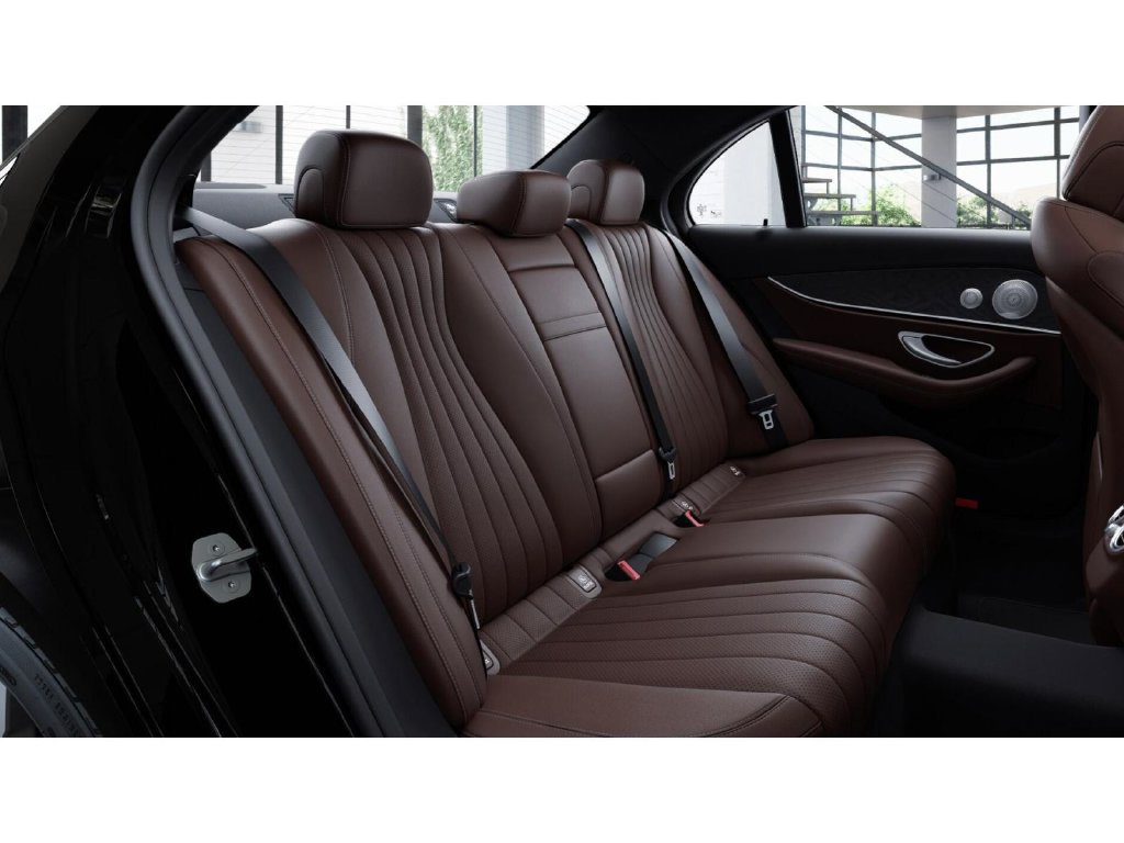 Used 2023 Mercedes-Benz E 350 4MATIC Sedan image 5