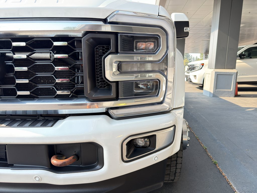 Used 2023 Ford F450 Limited w/ FX4 Off-Road Package AWD/4WD image 4
