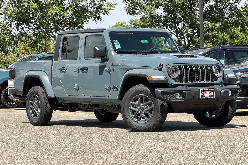 New 2026 Jeep Gladiator Sport AWD/4WD image 2