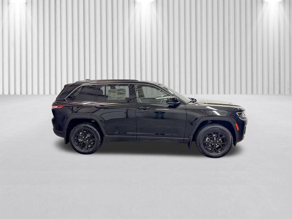 New 2026 Jeep Grand Cherokee Altitude image 3