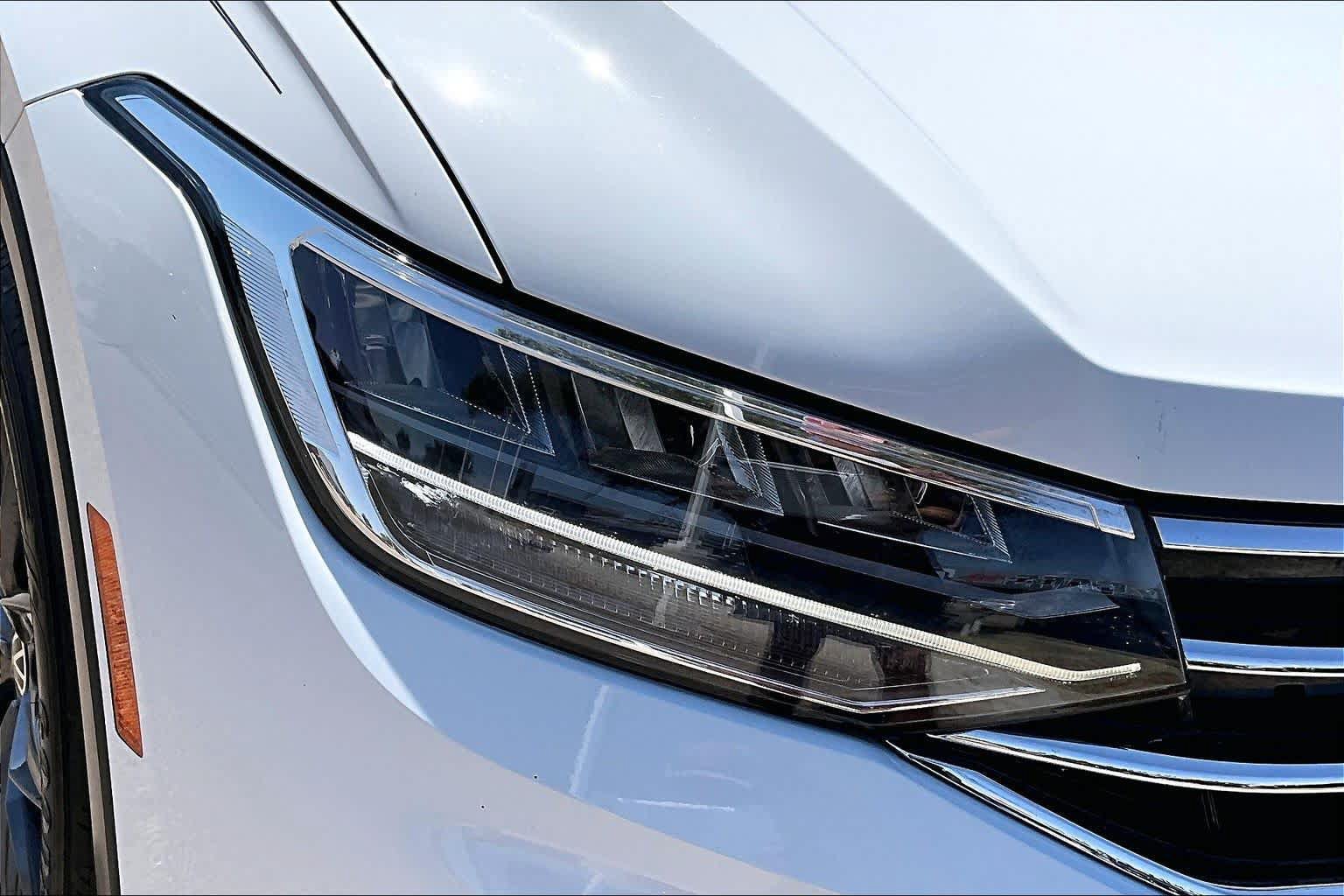Used 2022 Volkswagen Tiguan SE FWD image 28