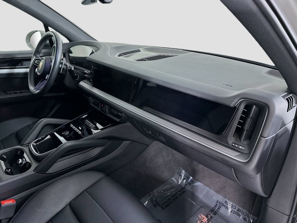 Certified 2025 Porsche Cayenne AWD/4WD image 31