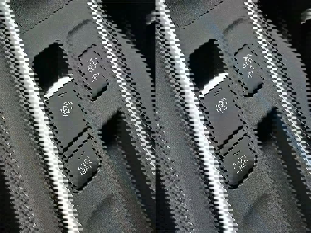 Used 2025 Nissan Pathfinder SV image 26