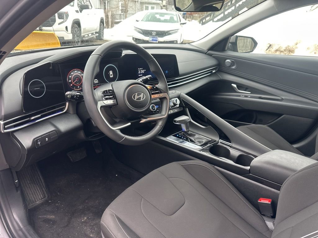 Certified 2025 Hyundai Elantra SEL FWD image 13