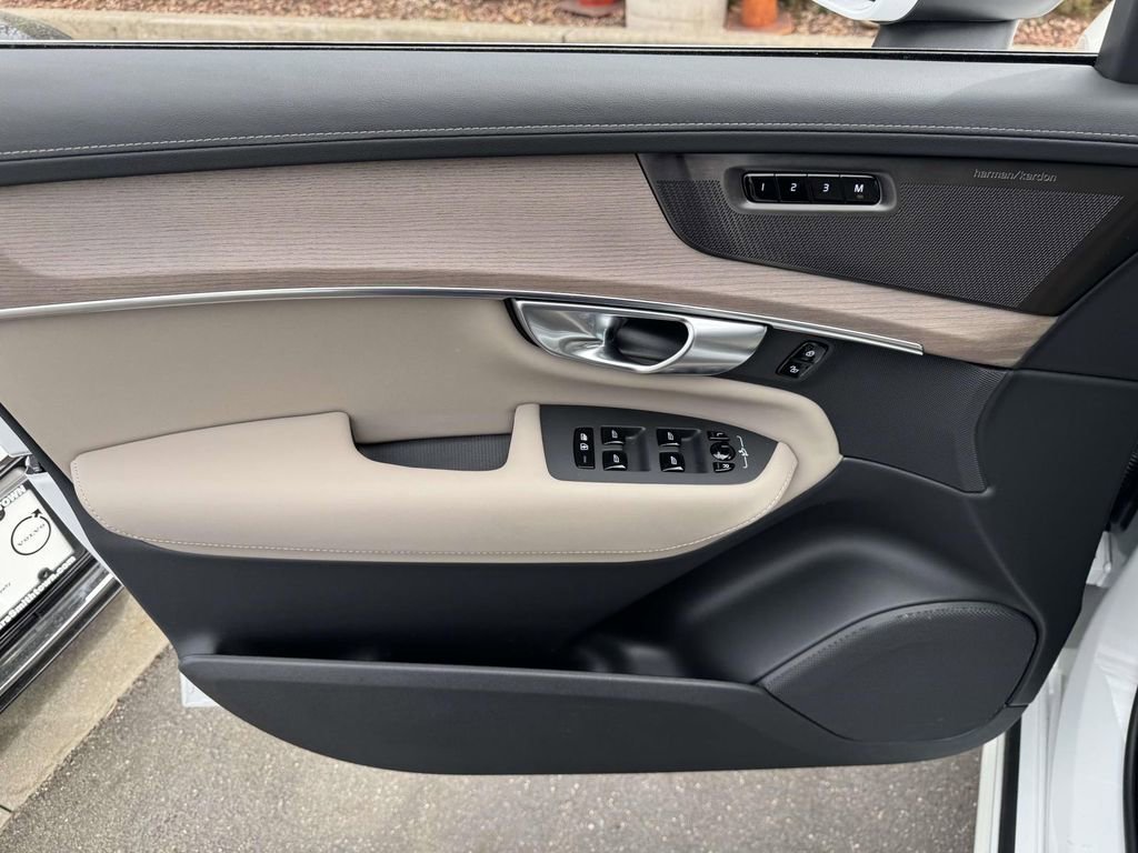 Certified 2026 Volvo XC90 B6 Plus w/ Protection Package image 15
