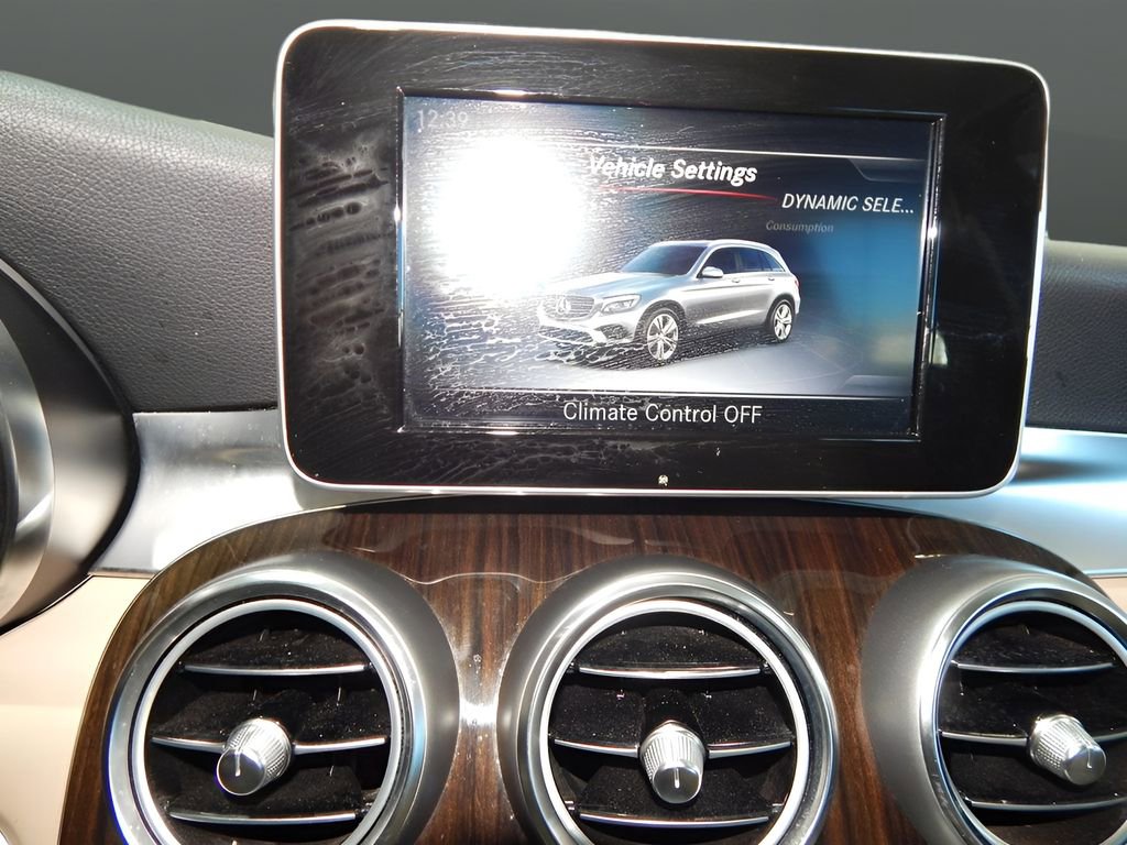 Used 2019 Mercedes-Benz GLC 300 4MATIC w/ Premium Package image 30