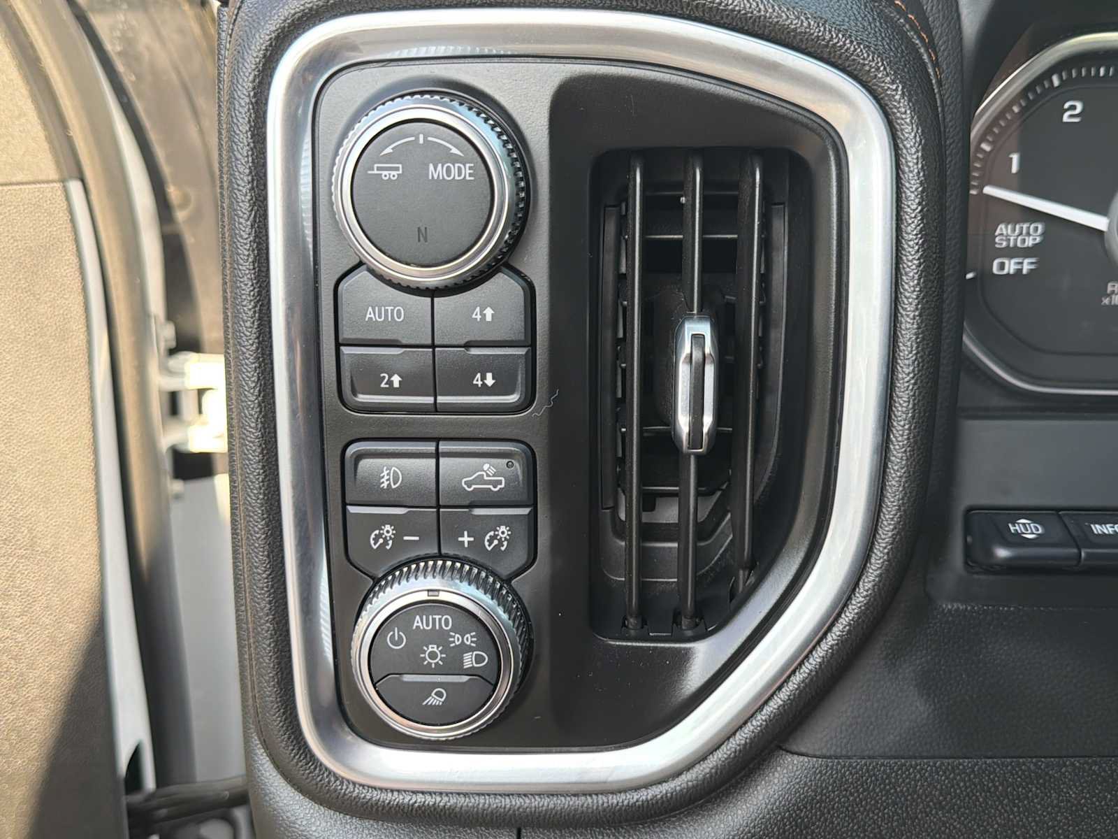 Used 2021 GMC Sierra 1500 AT4 w/ AT4 Premium Package AWD/4WD image 17