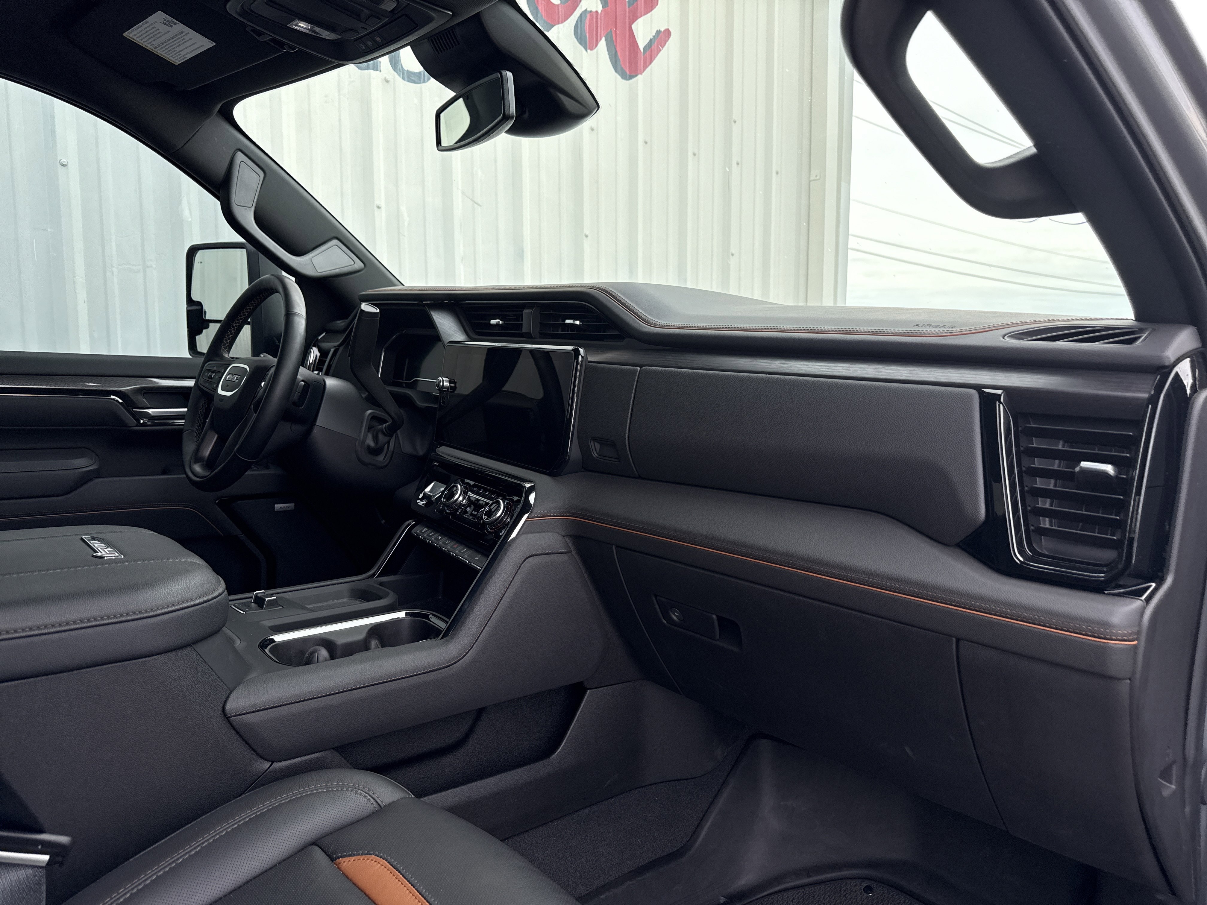 Used 2025 GMC Sierra 2500 AT4 image 15