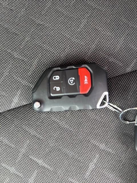 Certified 2025 Jeep Gladiator Mojave w/ Safety Group image 30