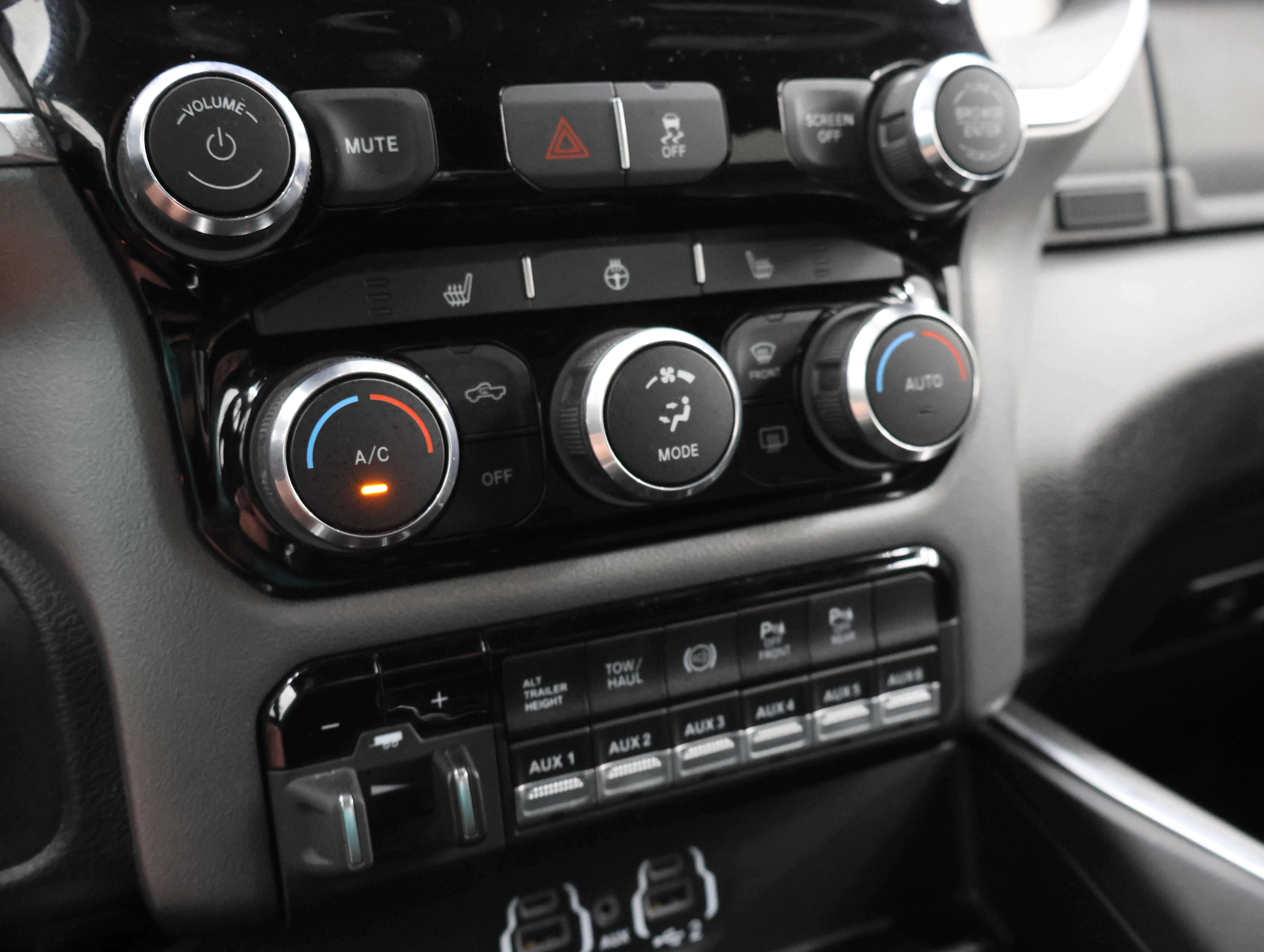 Used 2024 RAM 3500 Big Horn w/ Night Edition AWD/4WD image 43