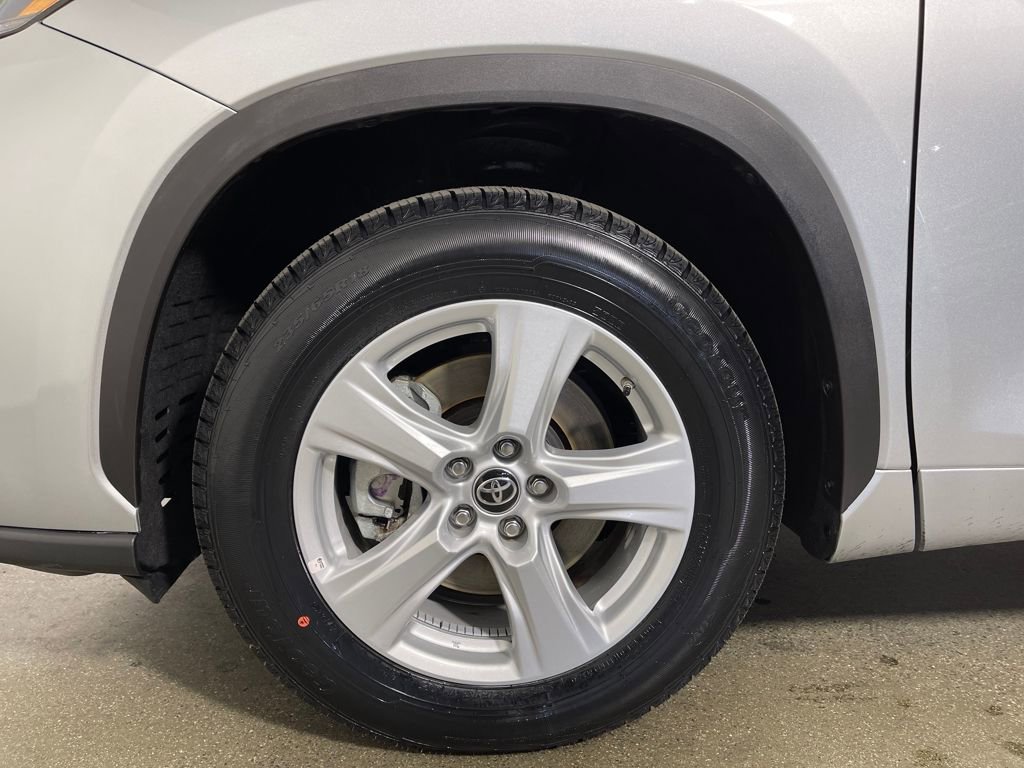 Certified 2025 Toyota Highlander LE image 11