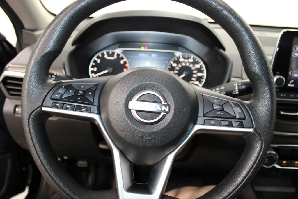 Used 2024 Nissan Altima 2.5 SV FWD image 33