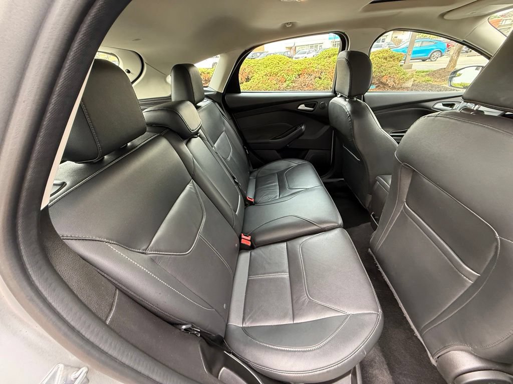 Used 2017 Ford Focus Titanium FWD image 36