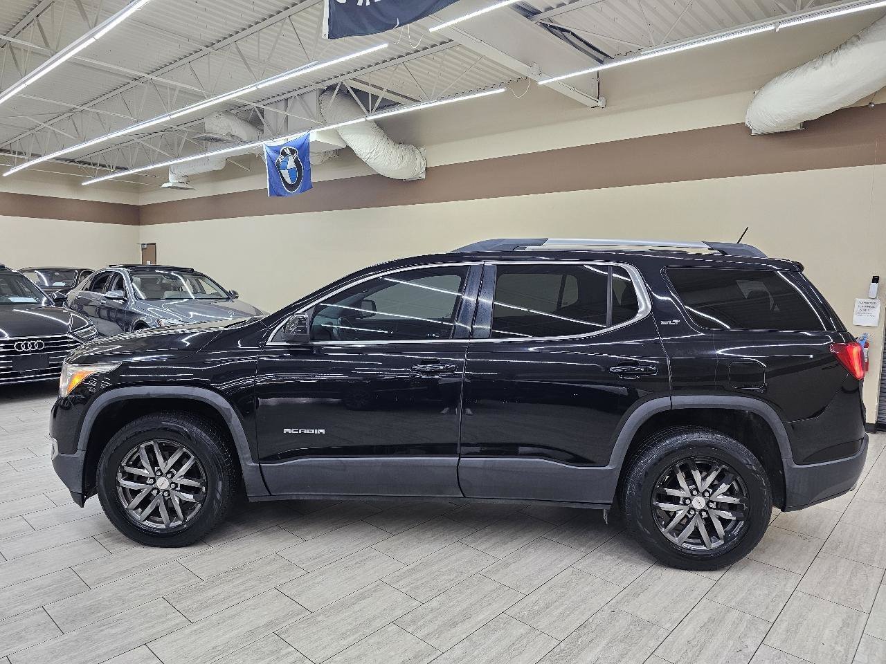 Used 2017 GMC Acadia SLT FWD image 9