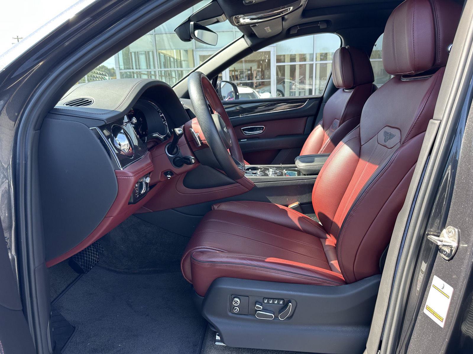 Used 2022 Bentley Bentayga AWD/4WD image 10