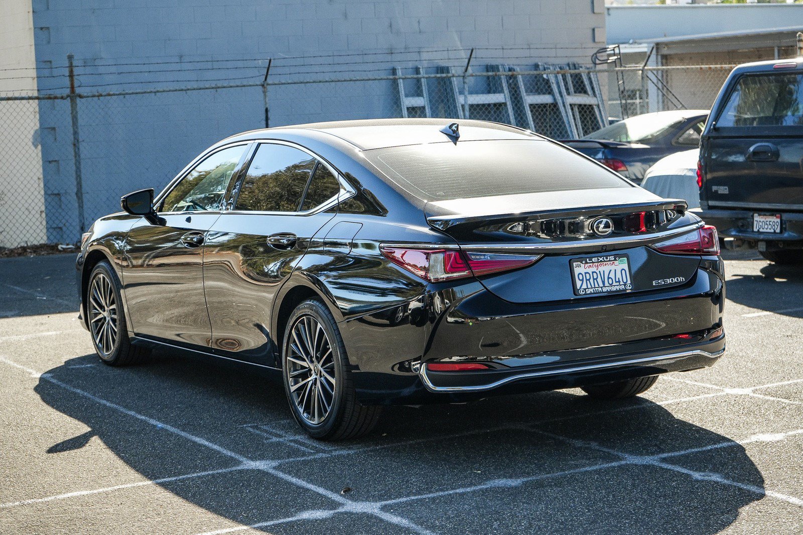 Used 2025 Lexus ES 300h w/ Premium Package FWD image 4