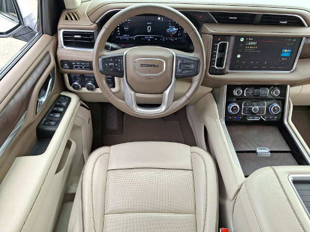 Used 2022 GMC Yukon XL Denali w/ Advanced Technology Package AWD/4WD image 3