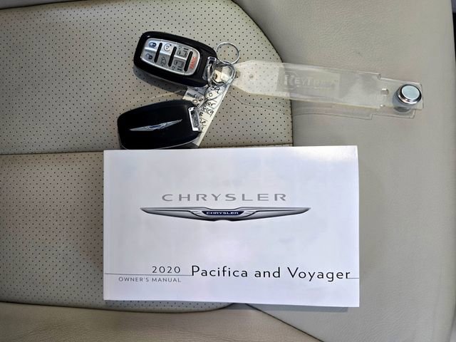 Used 2020 Chrysler Pacifica Touring-L FWD image 34