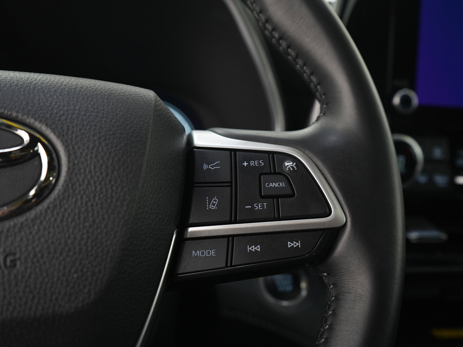 Used 2025 Toyota Highlander XSE AWD/4WD image 28