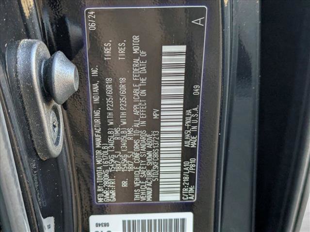 Used 2024 Toyota Sienna Limited image 28