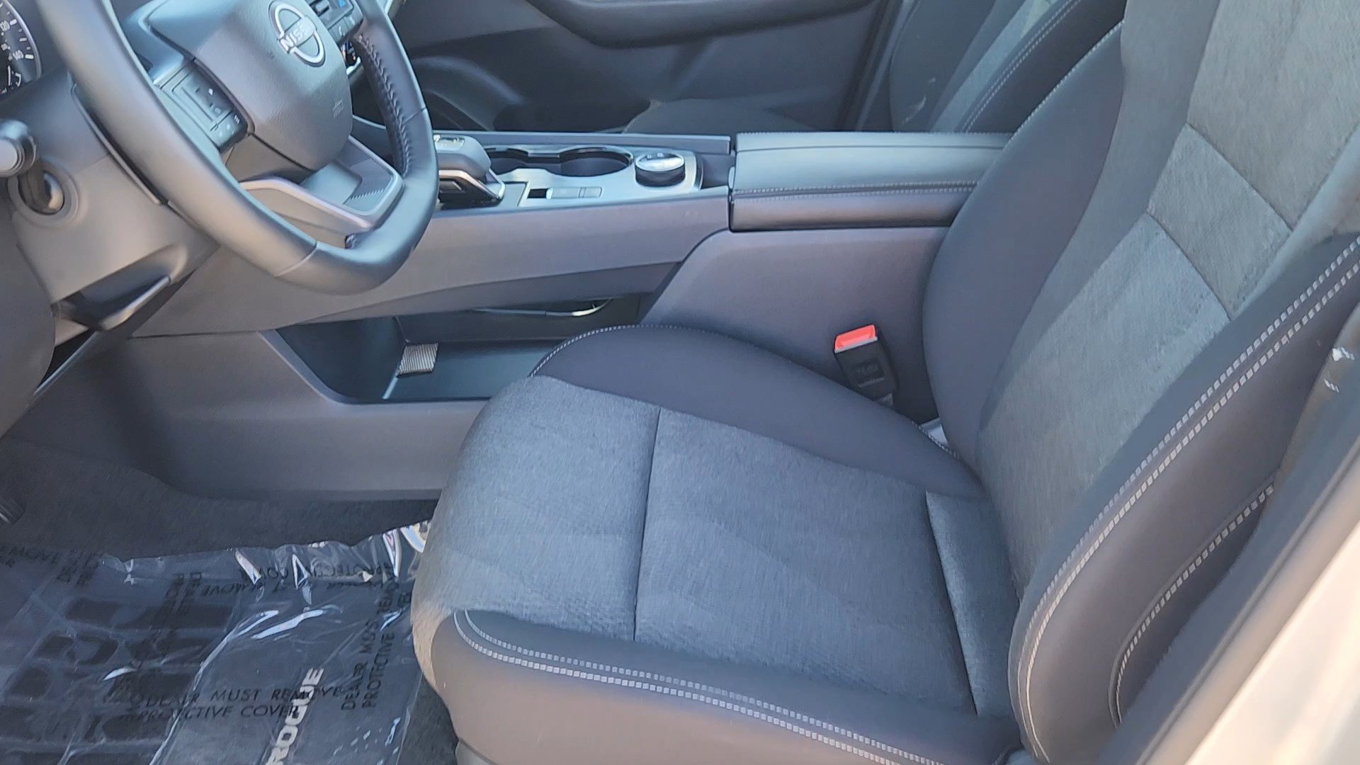 Used 2025 Nissan Rogue SV image 30