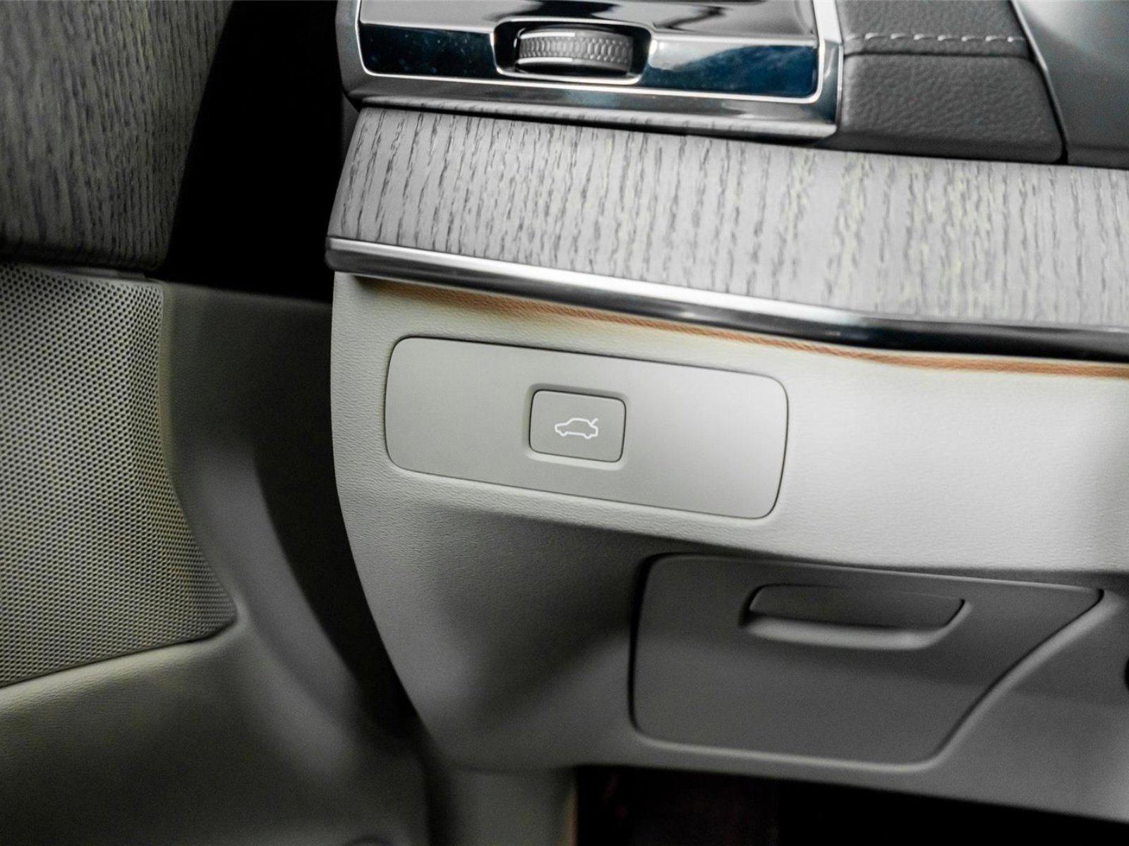 Used 2025 Volvo XC90 B6 Ultra w/ Protection Package Premier image 46