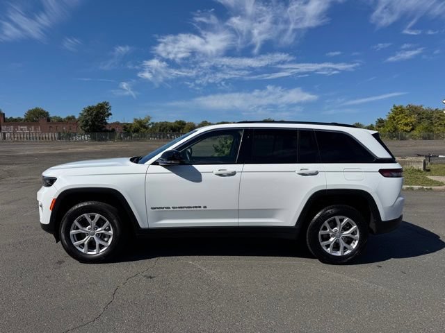 Used 2022 Jeep Grand Cherokee Limited AWD/4WD image 2