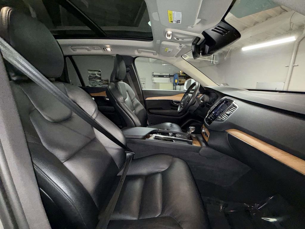 Used 2022 Volvo XC90 T6 Momentum w/ Climate Package image 14