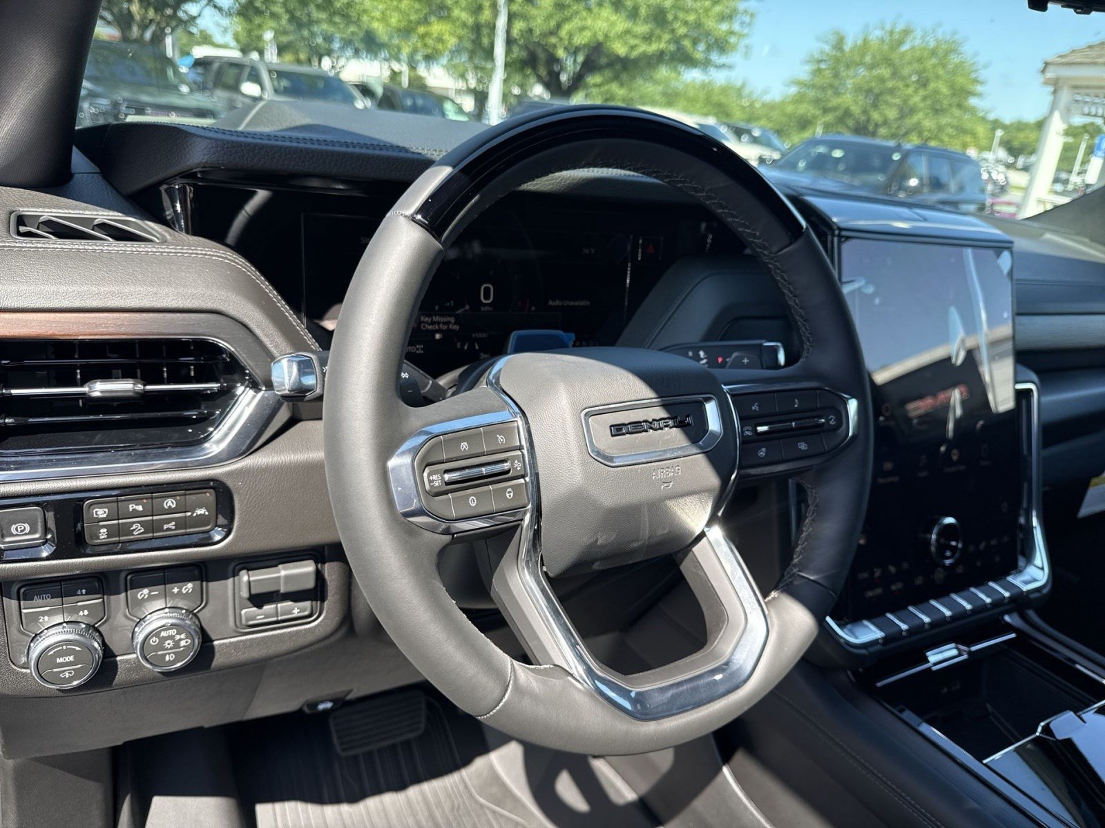 New 2026 GMC Yukon XL Denali w/ Denali Reserve Package AWD/4WD image 13
