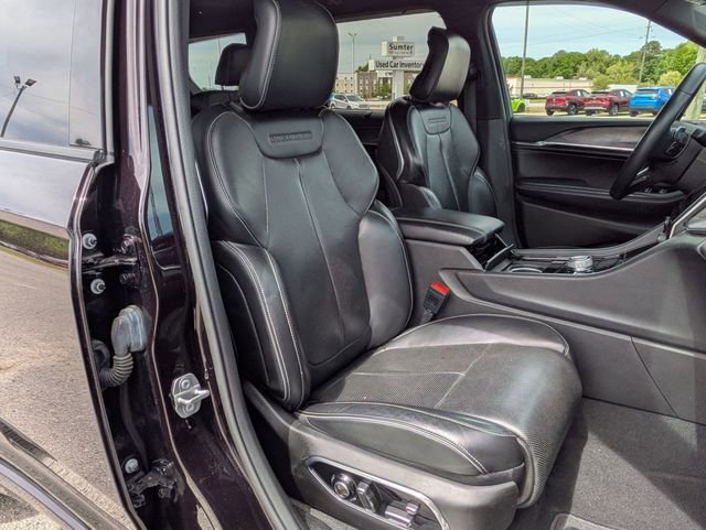 Used 2022 Jeep Grand Cherokee L Overland w/ Luxury Tech Group IV AWD/4WD image 37