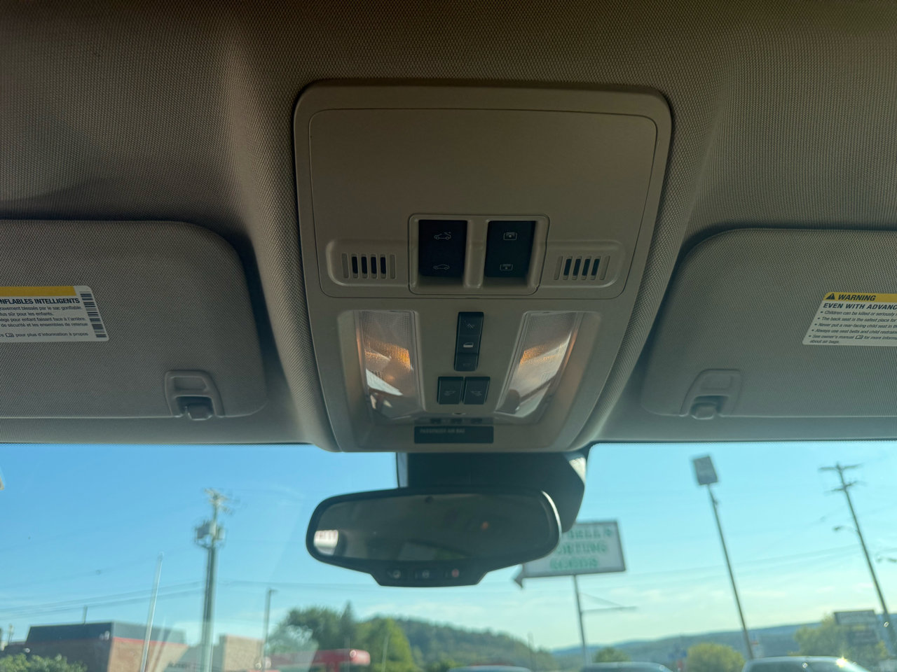 Used 2015 Cadillac SRX Luxury w/ Driver Awareness Package image 44