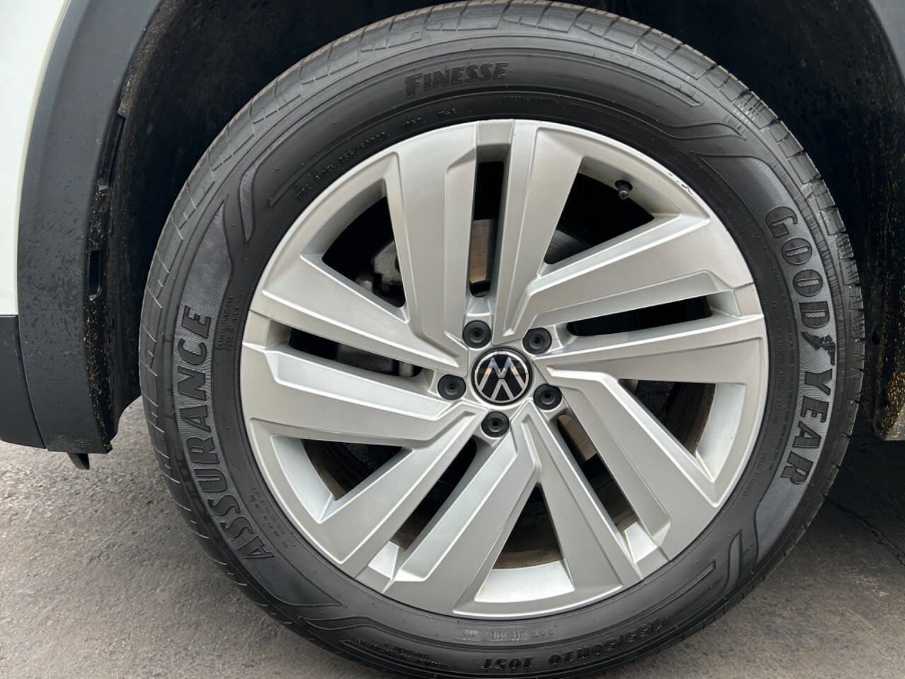 Used 2020 Volkswagen Atlas Cross Sport SE image 31