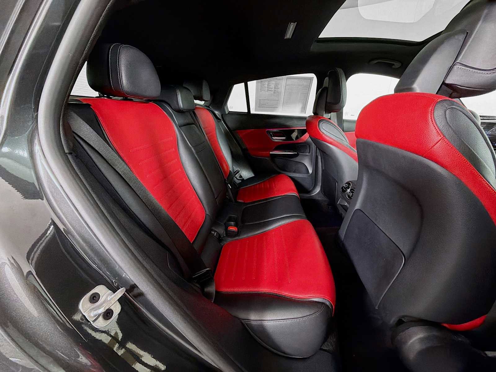 Used 2024 Mercedes-Benz GLC 300 4MATIC image 26