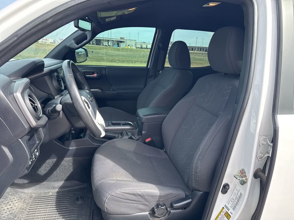 Used 2017 Toyota Tacoma TRD Sport w/ Tow Package (A/T) image 7