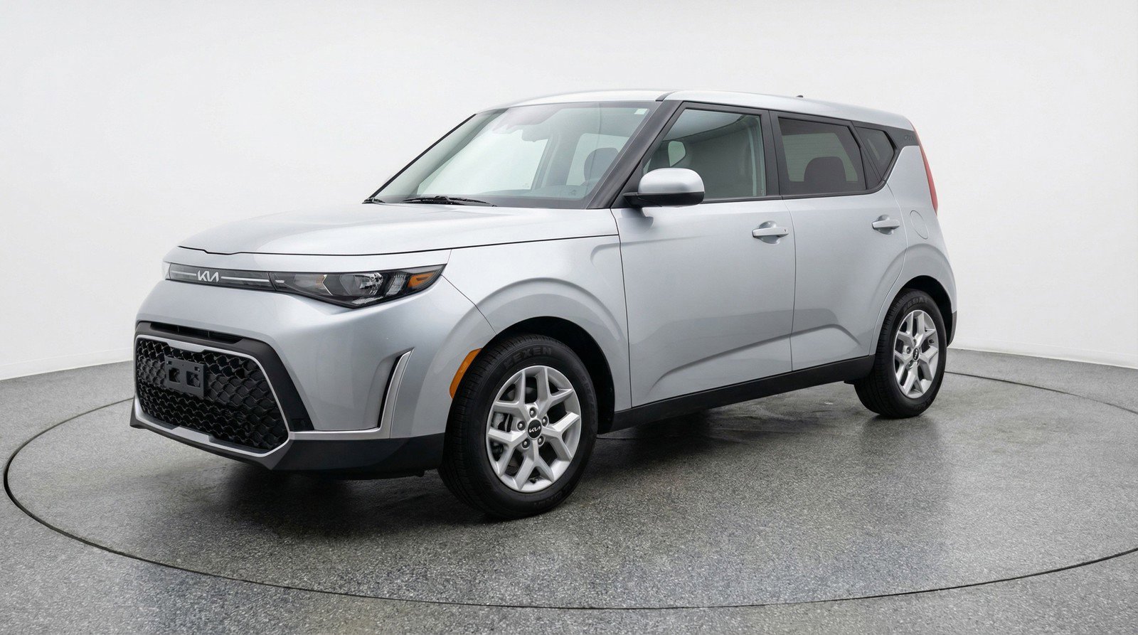 Used 2025 Kia Soul LX w/ LX Technology Package FWD image 3