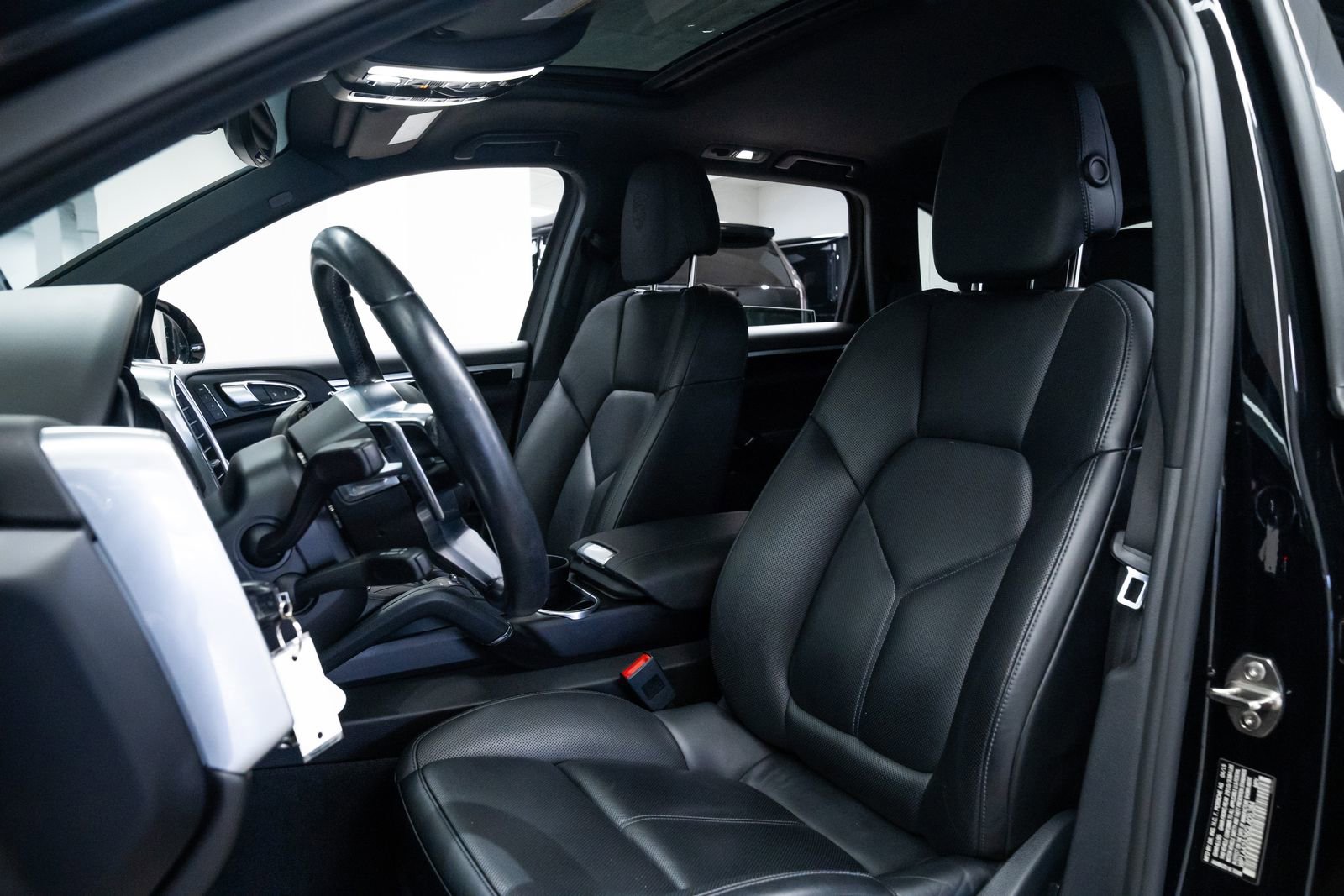 Used 2016 Porsche Cayenne image 18