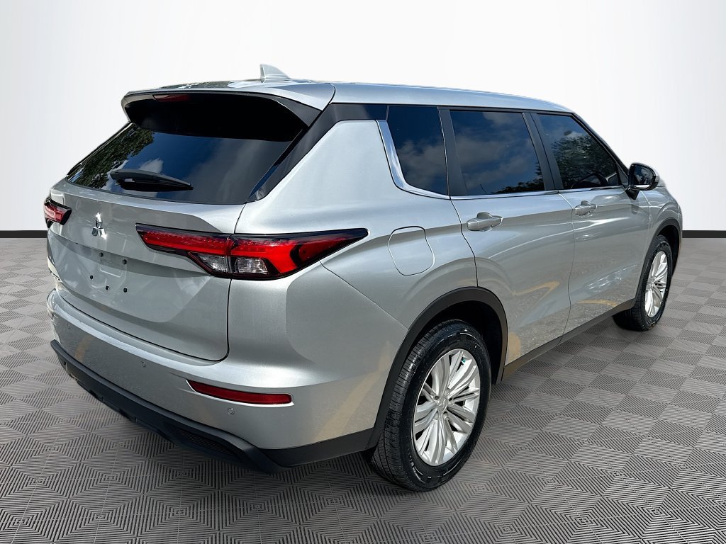 Used 2024 Mitsubishi Outlander ES FWD image 8