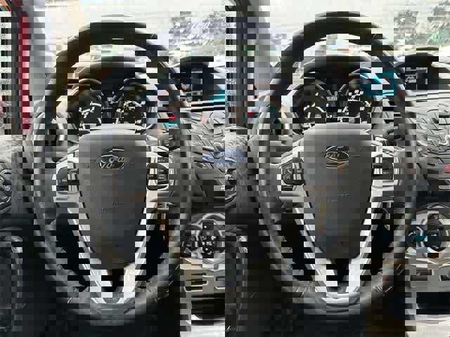 Used 2015 Ford Fiesta SE image 7