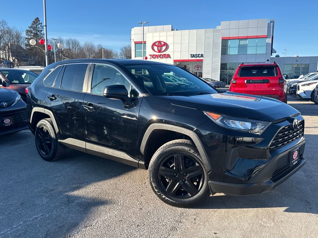 Used 2022 Toyota RAV4 LE image 1