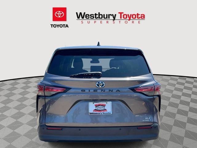 Certified 2021 Toyota Sienna XLE FWD image 11