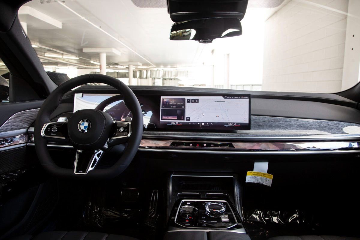 Certified 2025 BMW 760i xDrive w/ Executive Package AWD/4WD image 10