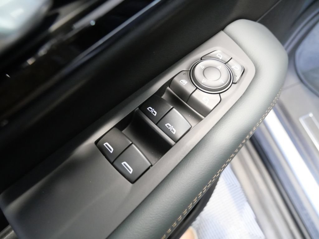 Used 2025 GMC Yukon AT4 w/ Premium Trailering Package AWD/4WD image 16