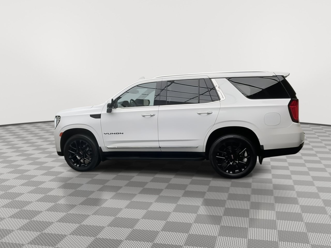 Certified 2024 GMC Yukon SLT w/ SLT Premium Package AWD/4WD image 42