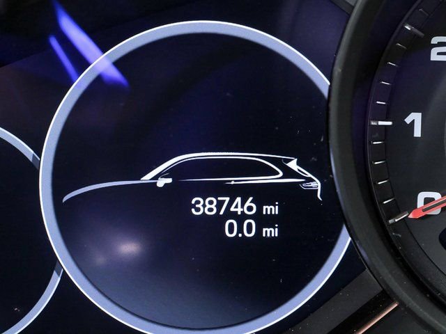 Used 2023 Porsche Cayenne image 9