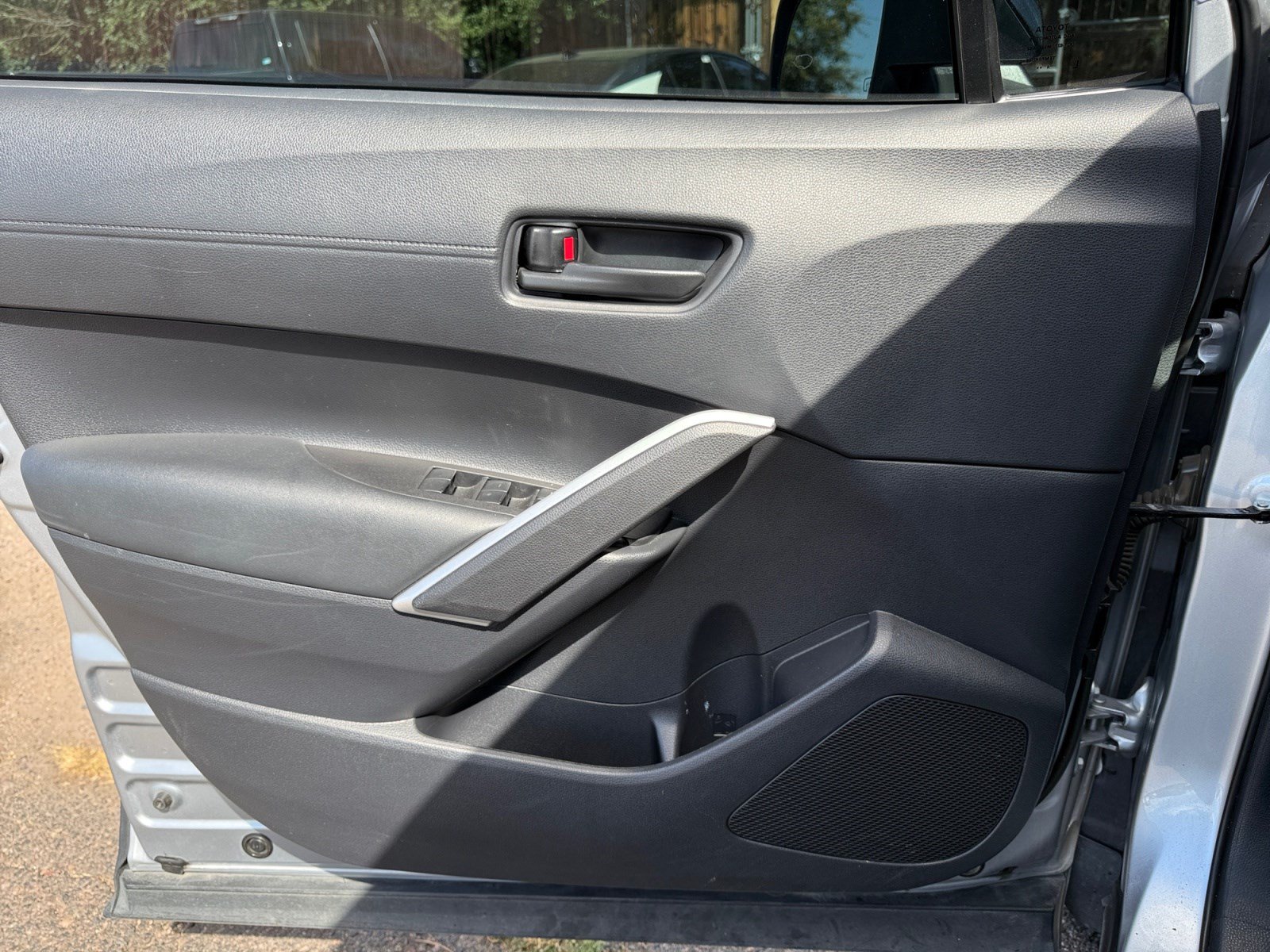 Used 2025 Toyota Corolla Cross AWD Hybrid w/ Moonroof Package image 13