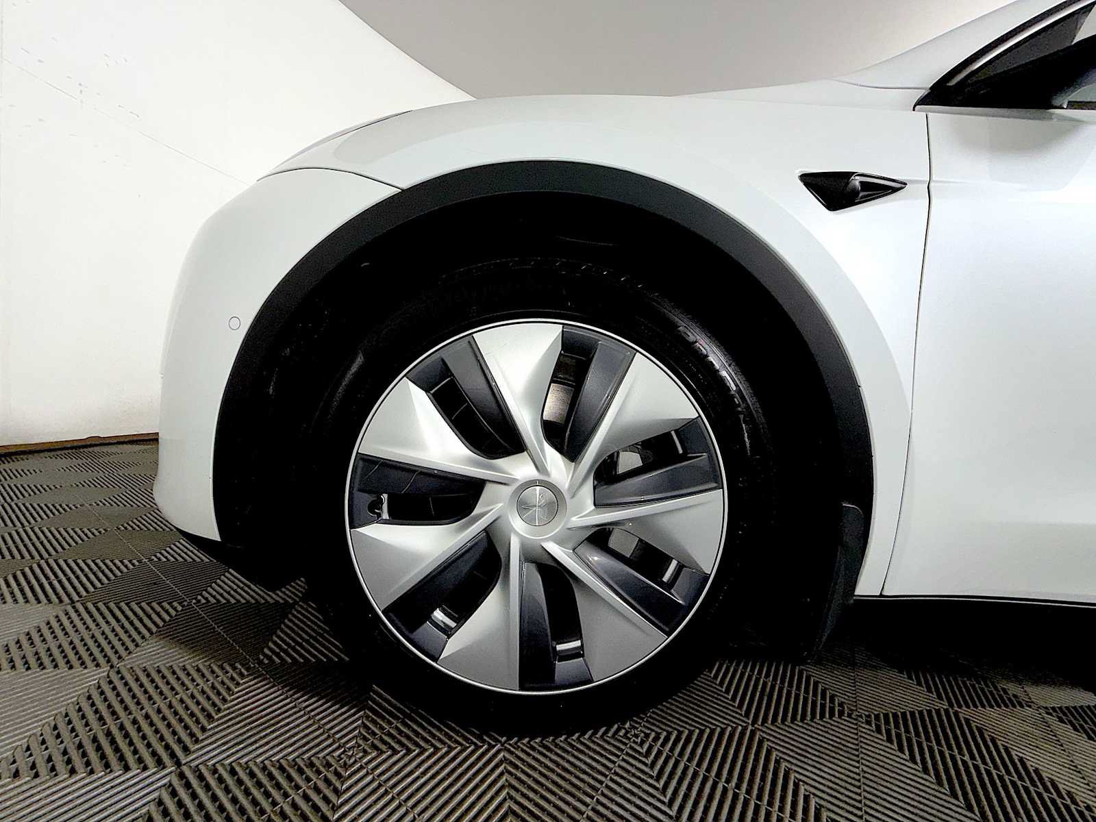 Used 2022 Tesla Model Y Long Range AWD/4WD image 8