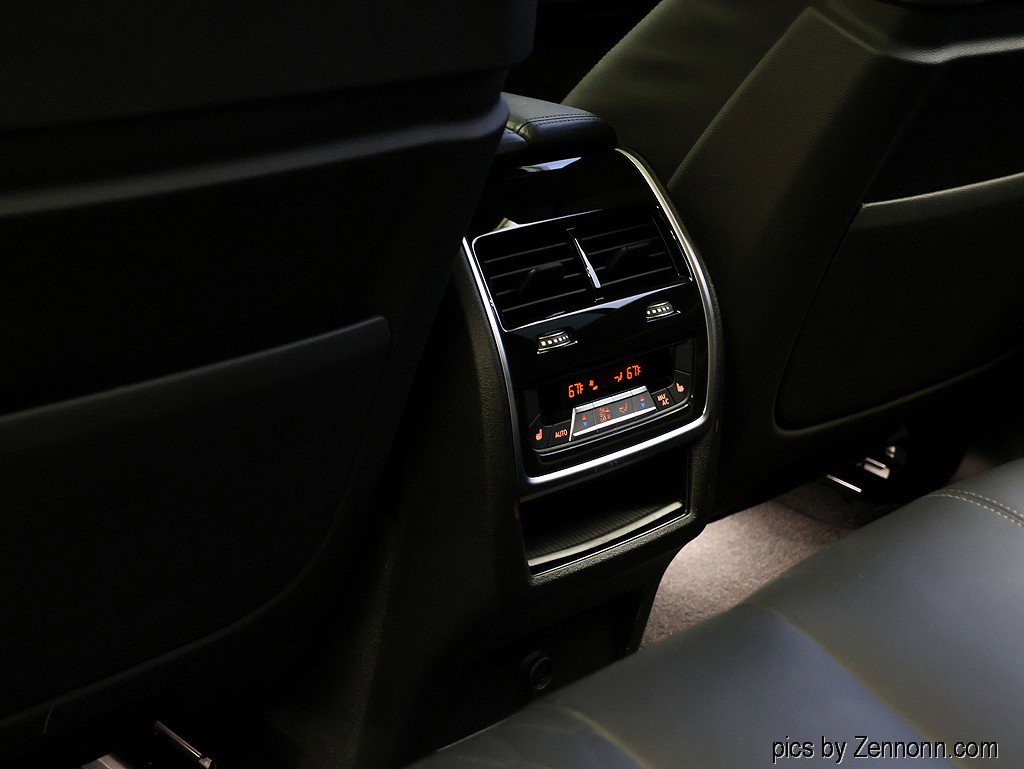 Used 2022 BMW X5 xDrive40i w/ M Sport Package AWD/4WD image 14