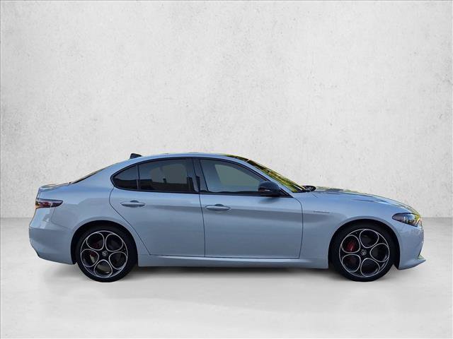 Used 2025 Alfa Romeo Giulia w/ Veloce Package Rwd video 4