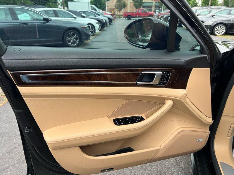 Used 2017 Porsche Panamera 4 AWD/4WD image 27